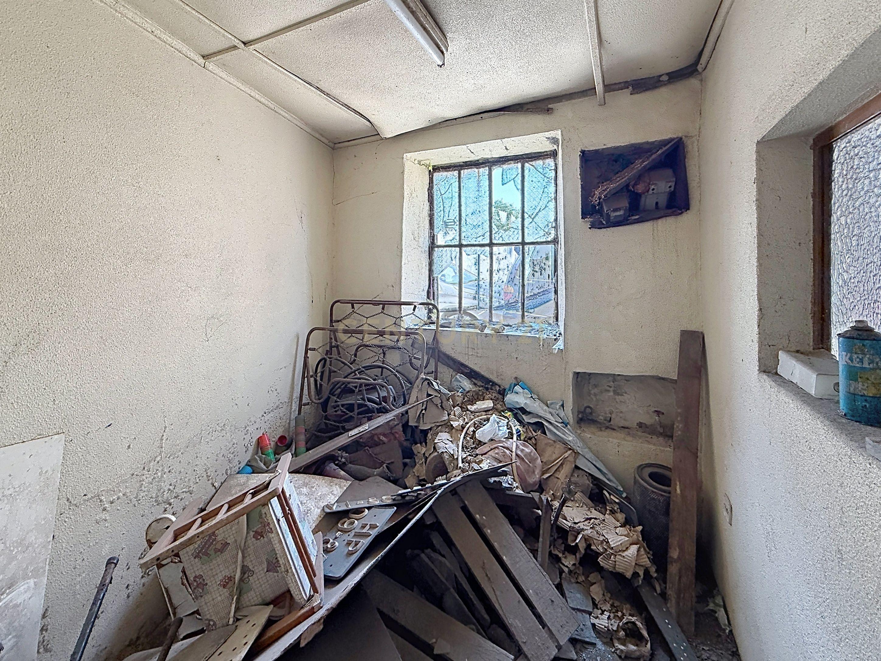 Fotografia 9 de Arrecadação para Venda com Potencial de Conversão em T2 | Centro de Valado dos Frades
