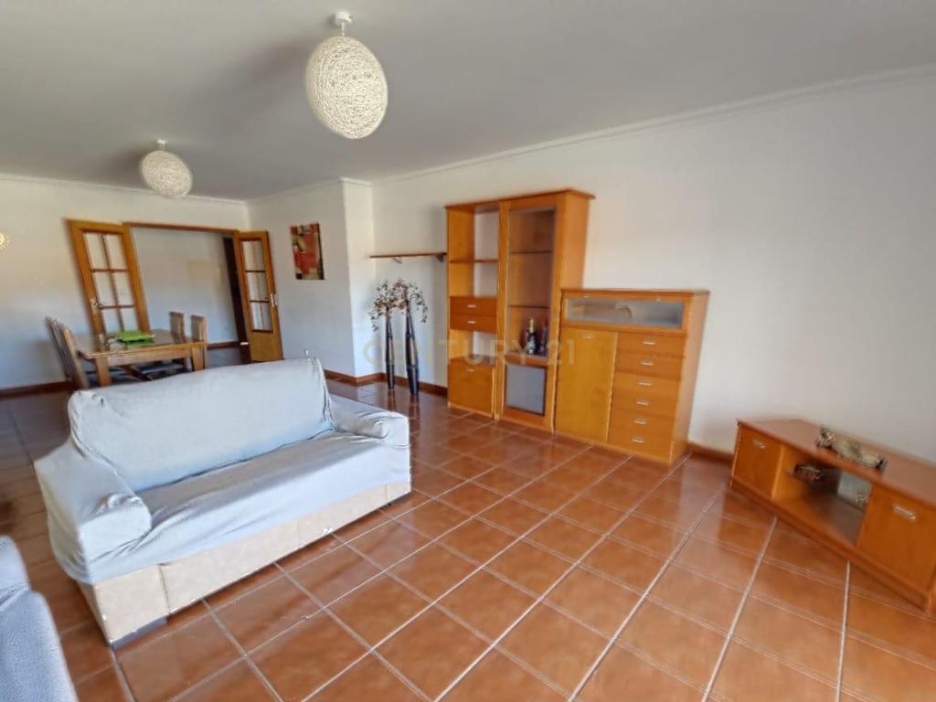 Apartamento t3 com garagem fechada num condomínio fechado com piscina  - Image 5