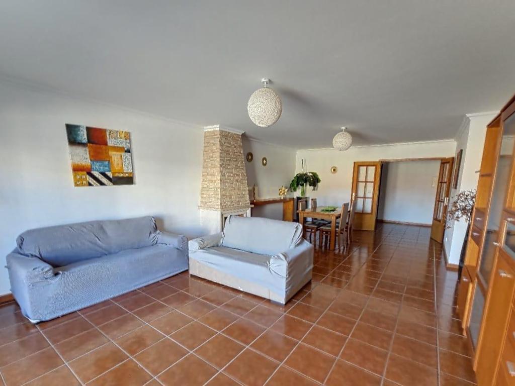 Apartamento t3 com garagem fechada num condomínio fechado com piscina  - Image 11