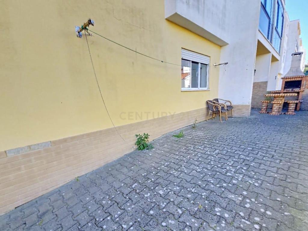 Apartamento t3 com garagem fechada num condomínio fechado com piscina  - Image 20