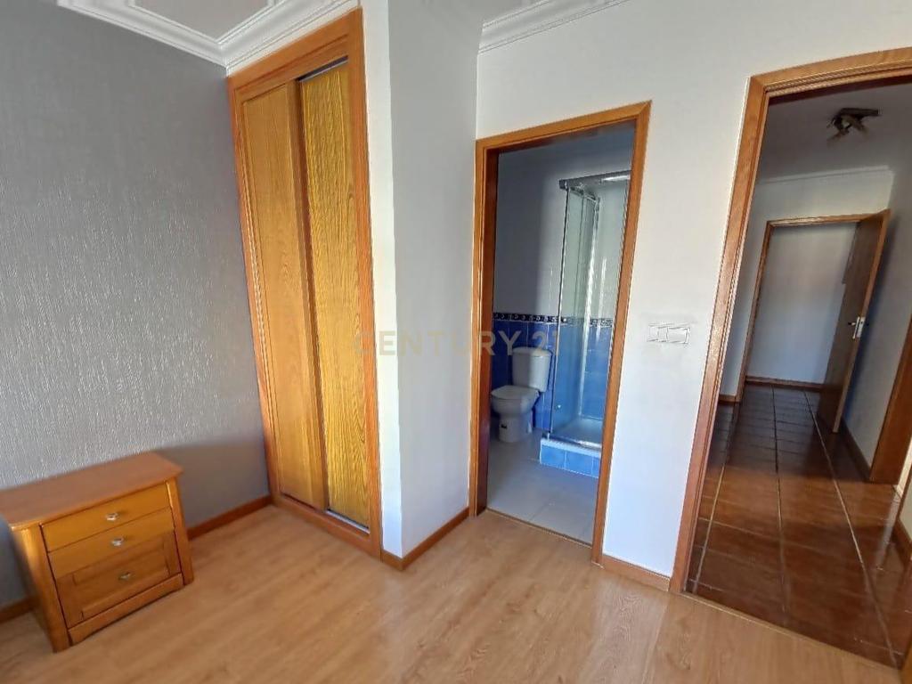 Apartamento t3 com garagem fechada num condomínio fechado com piscina  - Image 16