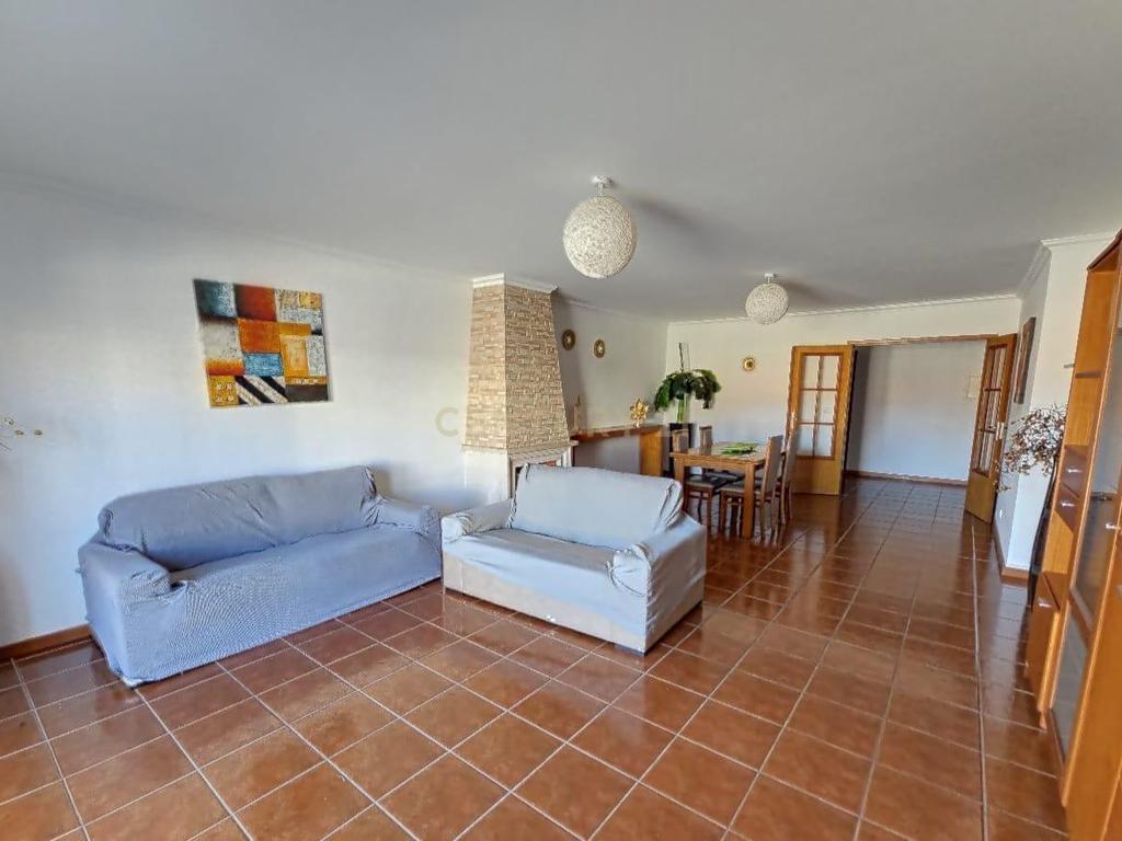 Apartamento t3 com garagem fechada num condomínio fechado com piscina  - Image 17
