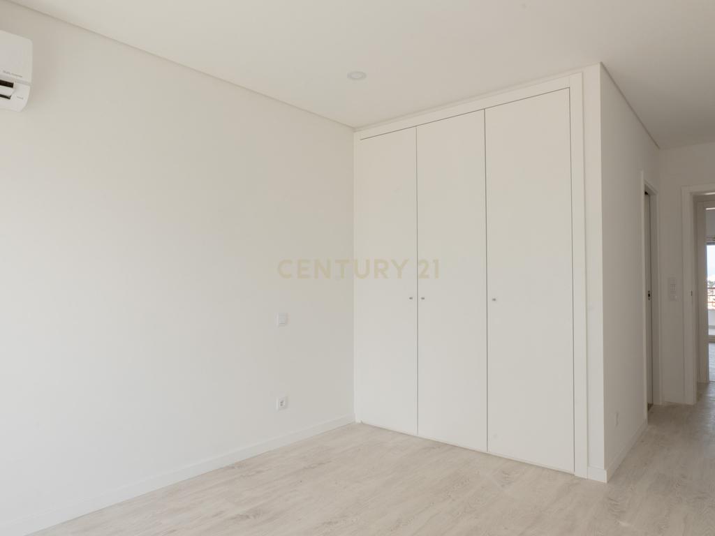 CONDOMINIO QUINTA DA LADEIRA - T2 e T3 COM TERRAÇOS, CHURRASQUEIRA E JARDIM - Image 10