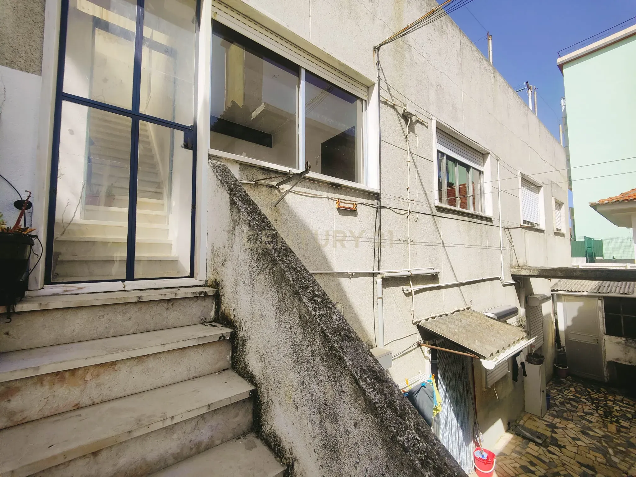 Prédio Bi-Familiar T2 e 2 Anexos Tipologia T1 Em Zona Residencial Tranquila Na Póvoa de Santo Adrião  - Image 66