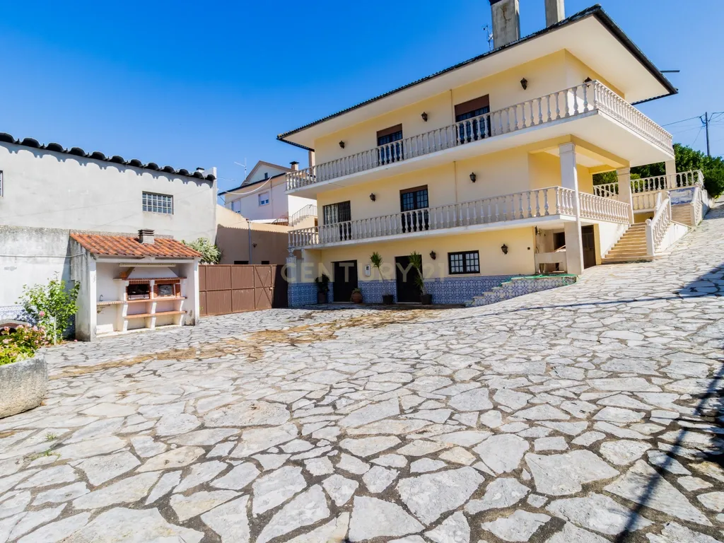 CONJUNTO MORADIA, 4 APARTAMENTOS E PAVILHÃO - Image 57