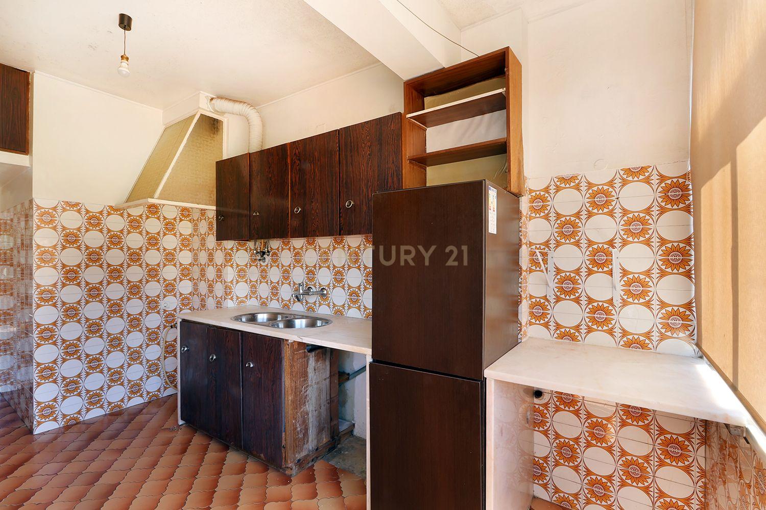Fotografia 7 de Apartamento T2 com excelente localização entre Mercês e Mem Martins.