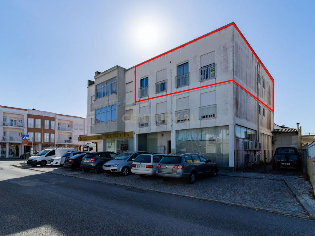 Apartamento Exclusivo | 129 m² de Área Útil + 22 m² de Anexos - Image 1