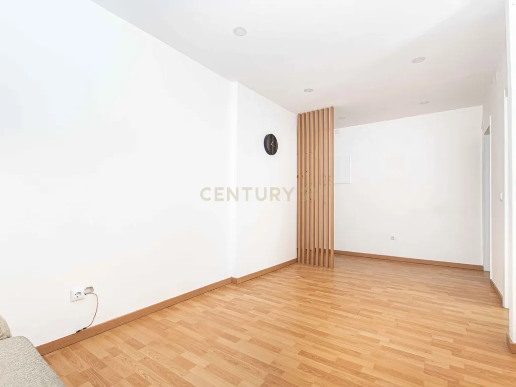 Apartamento T1 Renovado no Centro da Amadora - Image 6