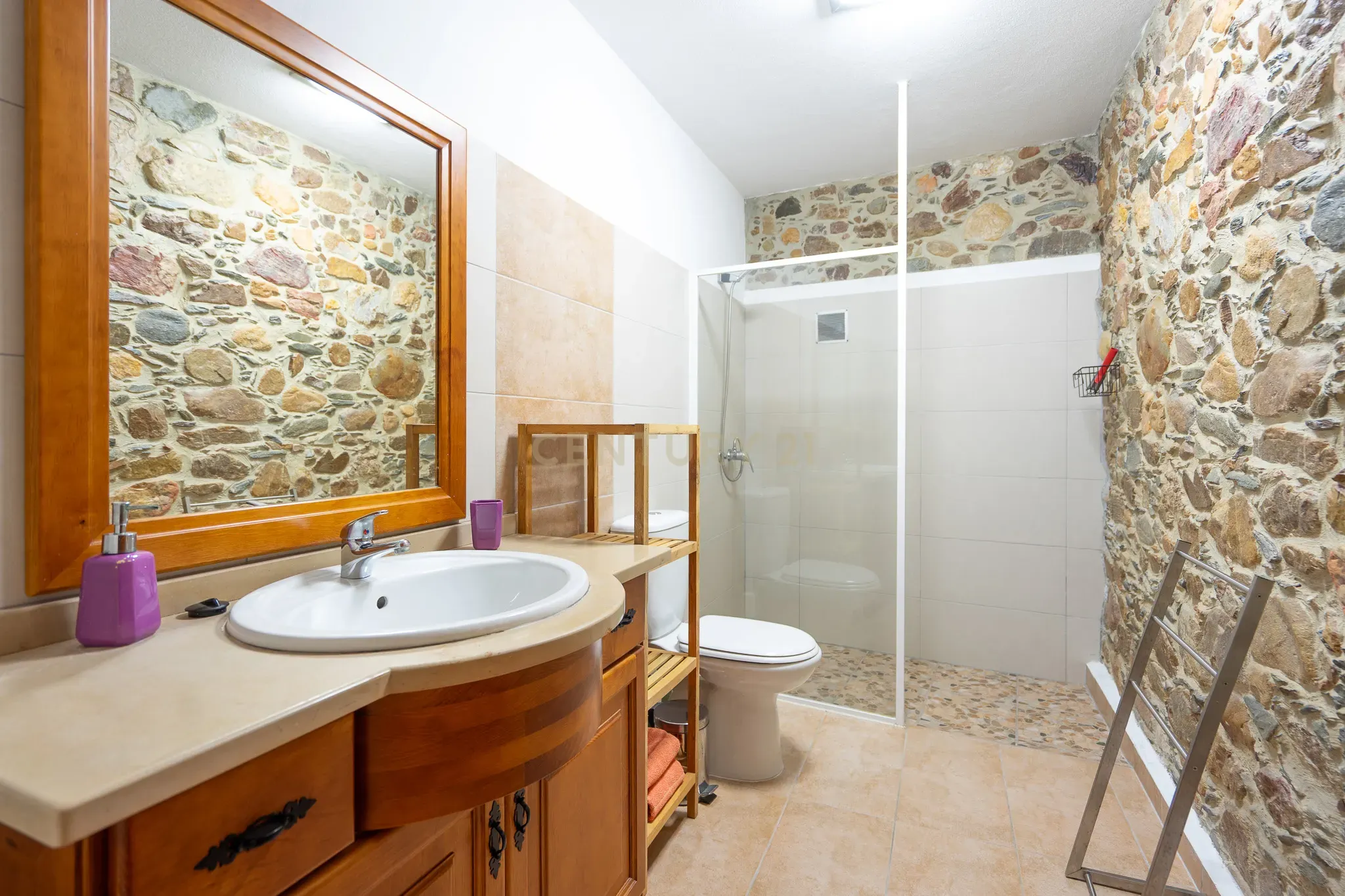 Moradia T3 + 1 em muito bom estado com pátio,piscina, terraço, churrasco coberto,anexo,garagem,poço e terreno numa localização sossegada a 10 min. de Lousã - Image 55