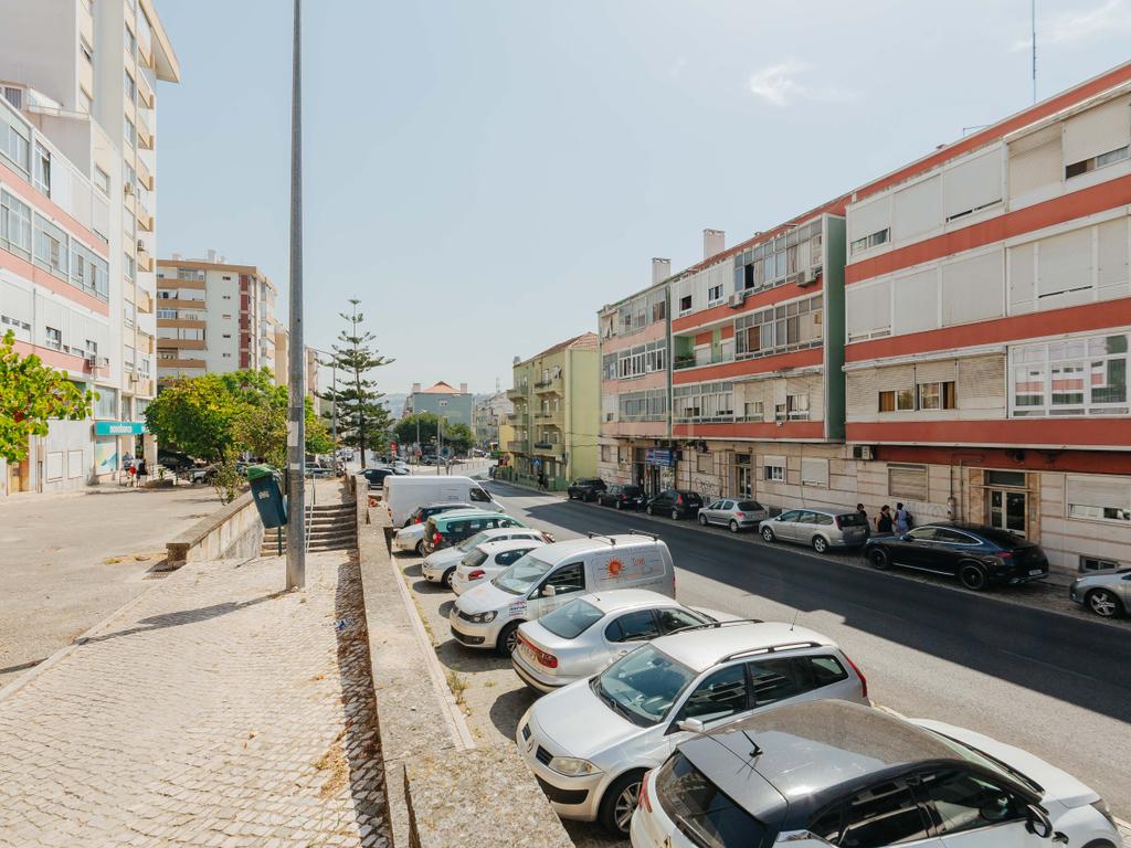T2 para Arrendar Próximo de Transportes em Odivelas - Image 14