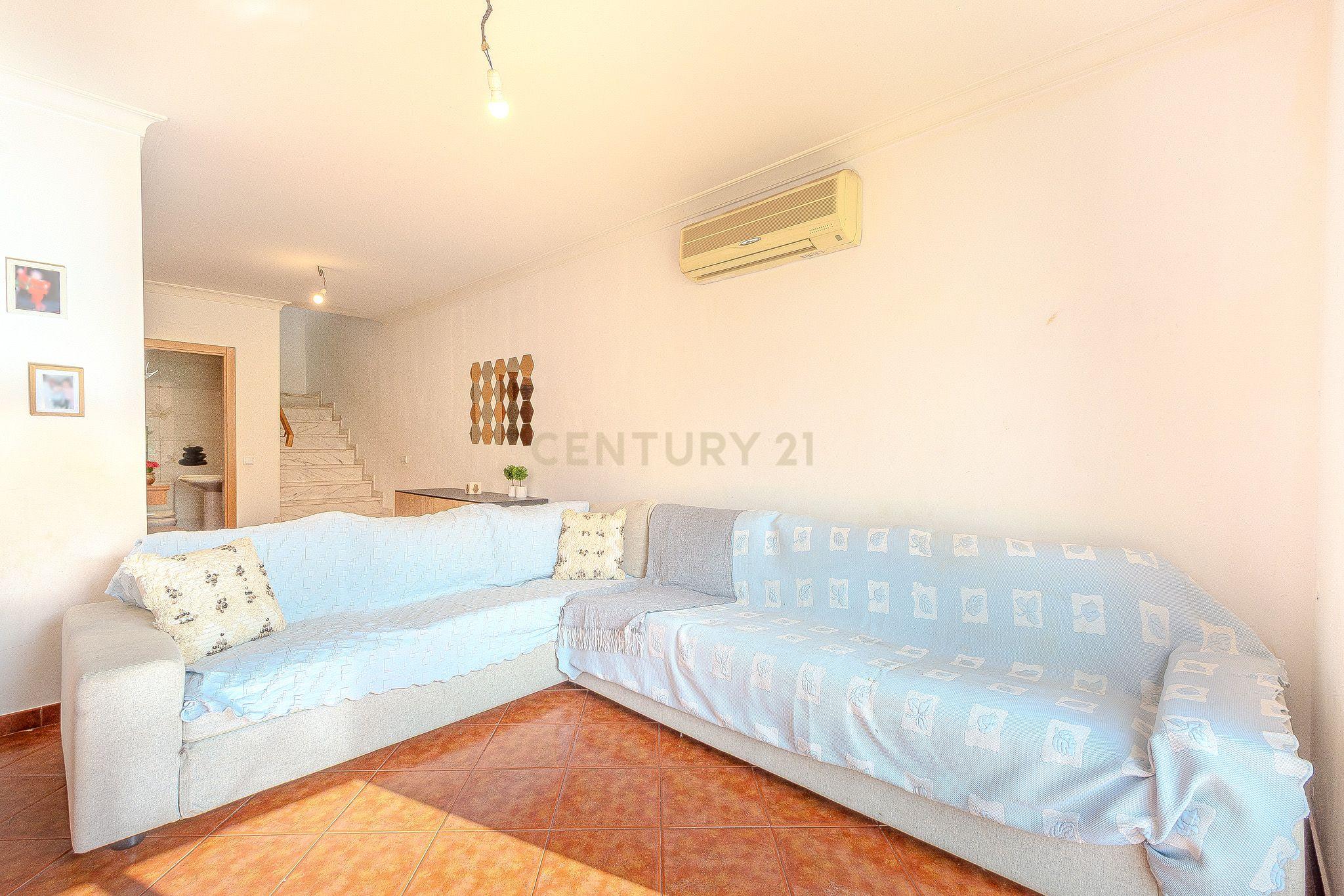 Moradia T2 com Garagem e Logradouro - Ferreiras, Albufeira - Image 6
