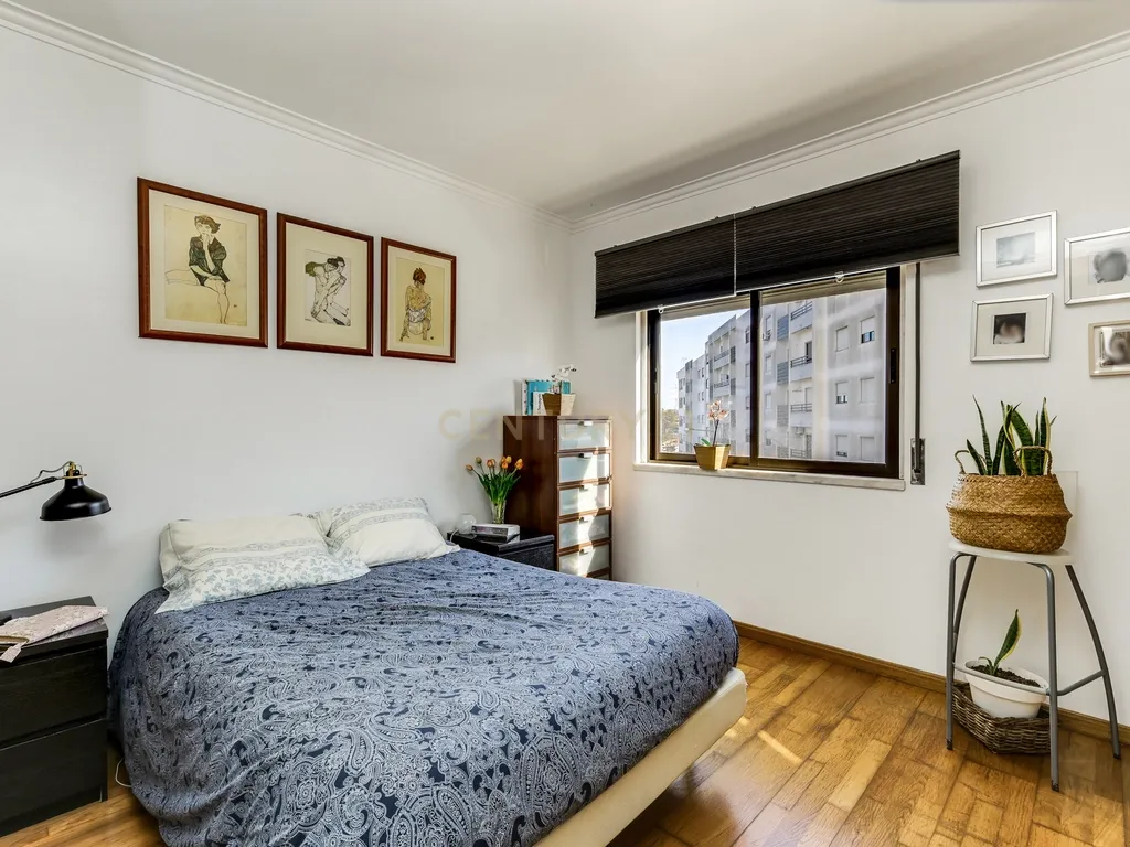 Apartamento T2 em Monte Abraão 97m², Varanda e Lareira - Image 16