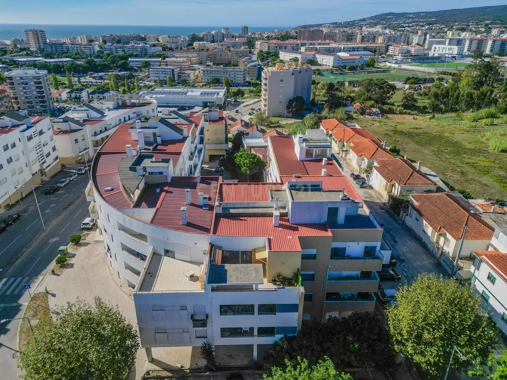 T3 com Terraço, Churrasqueira e Garagem Independente – Figueira da Foz - Image 46