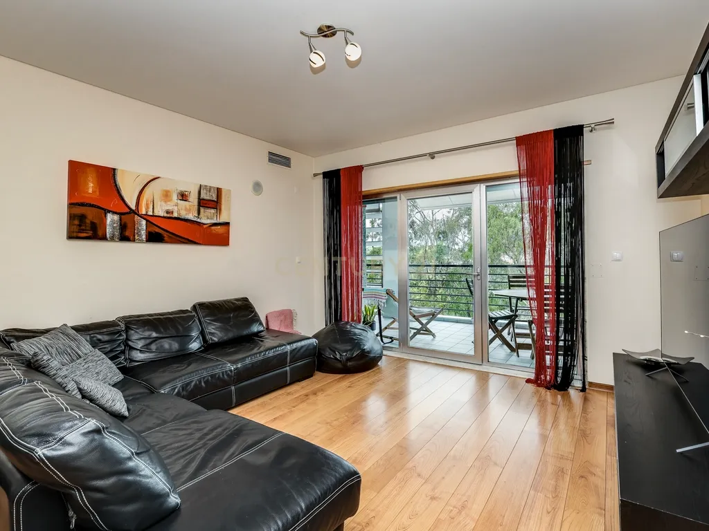 Apartamento T3 com vista panorâmica sobre o Jamor em condomínio fechado com piscina e ginásio - Image 2