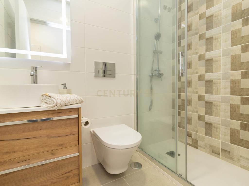 Apartamento T2 com quintal e estacionamento para morar ou investir! - Image 14