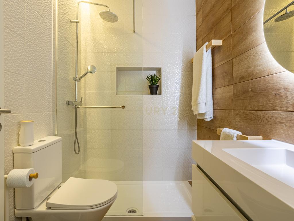 Apartamento T3 totalmente renovado, Laranjeiro. - Image 15