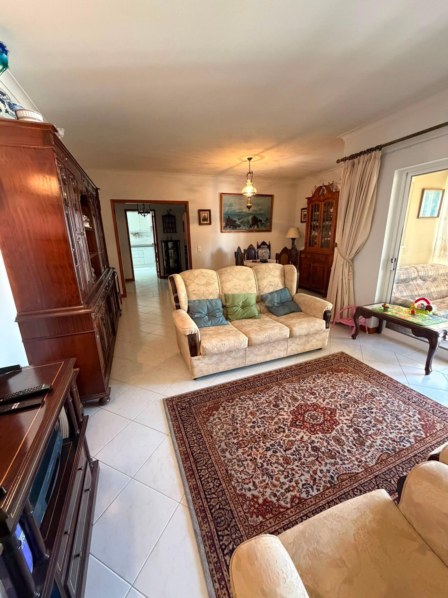 Fotografia 7 de Apartamento T2  com garagem em Armação de Pêra