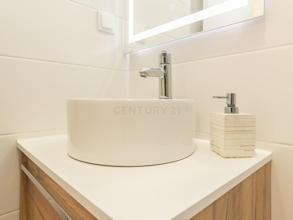 Apartamento T2 com quintal e estacionamento para morar ou investir! - Image 15