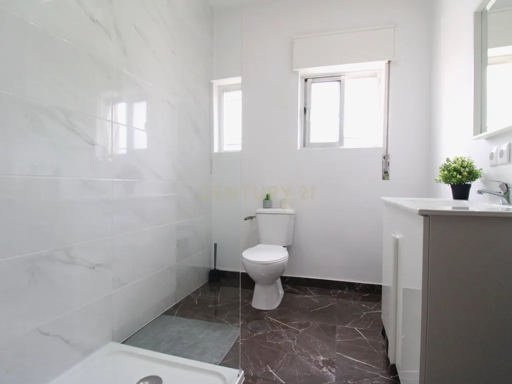 Apartamento T2 Quinta do Conde - Image 6