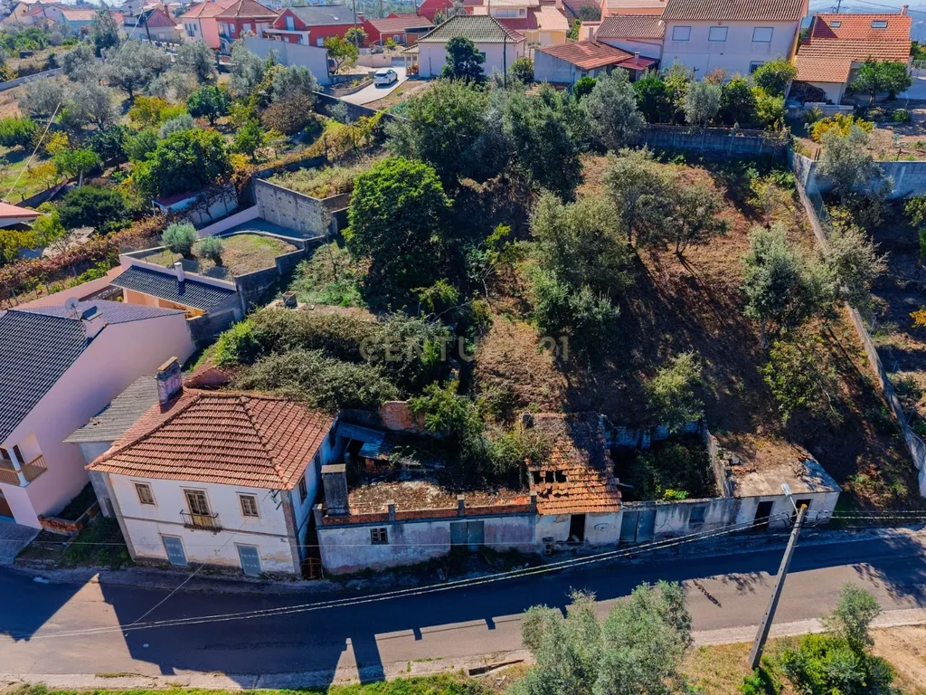 Moradia T3 para Recuperar na Rua da Igreja — Memória - Image 2