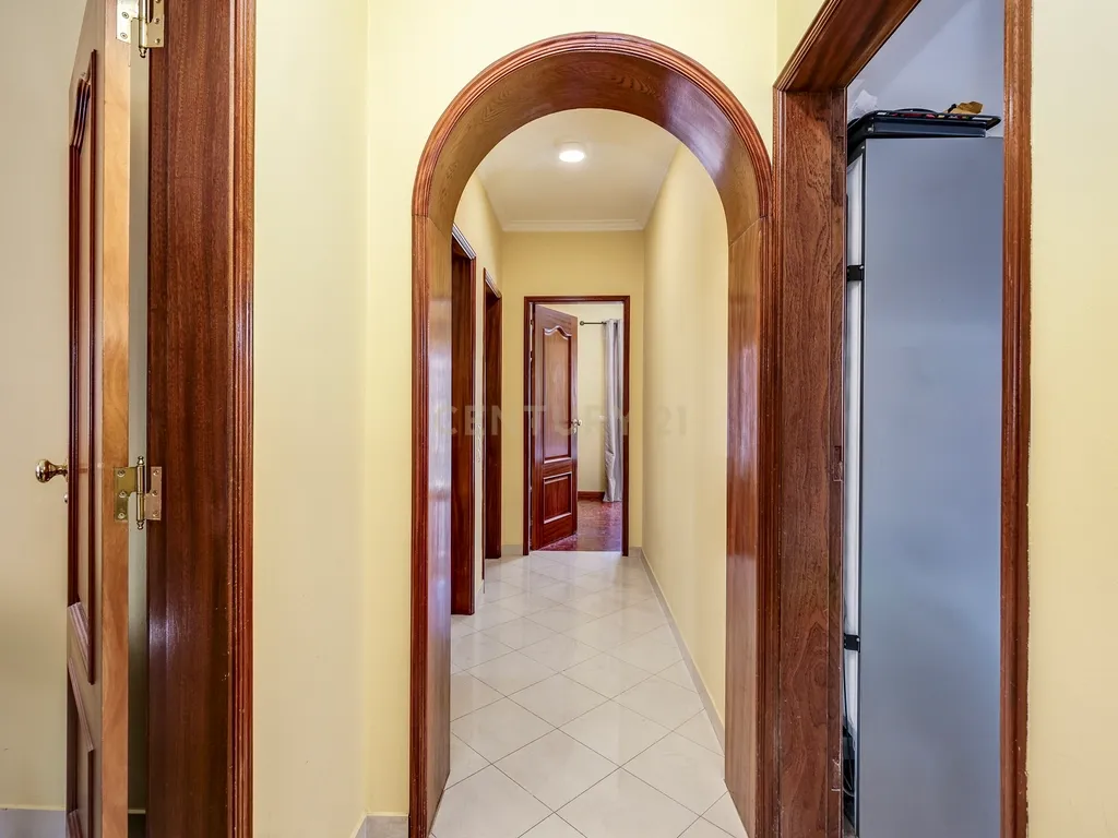 Andar de Moradia T2 com espaço exterior - Image 16