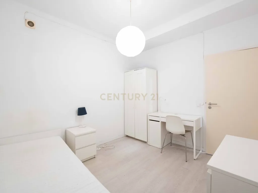 Venda | Apartamento T2 + Sala convertida em dois quartos | Mobilado e equipado na Rua Padre António Vieira em Coimbra - Image 10