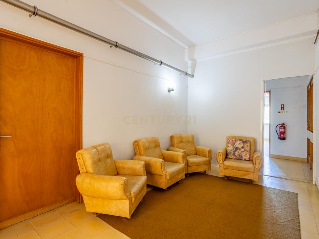 Prédio no Centro de Portalegre para investimento - Image 12