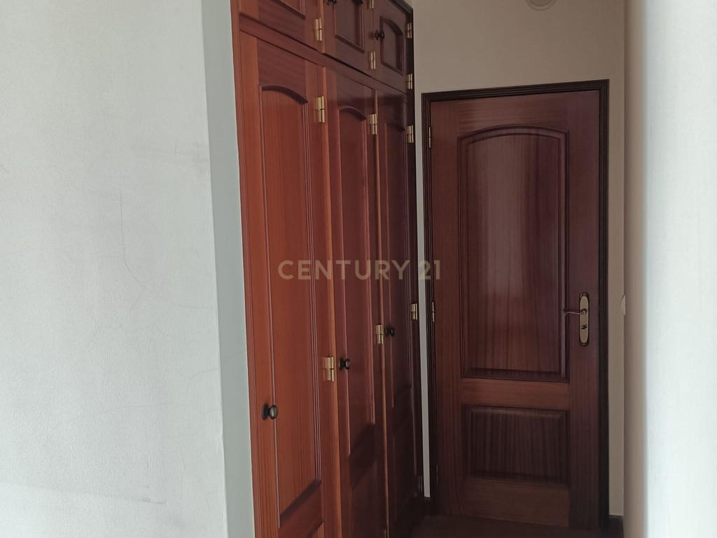 T3 com Suite/Garagem e Arrecadação - Vialonga - Image 16