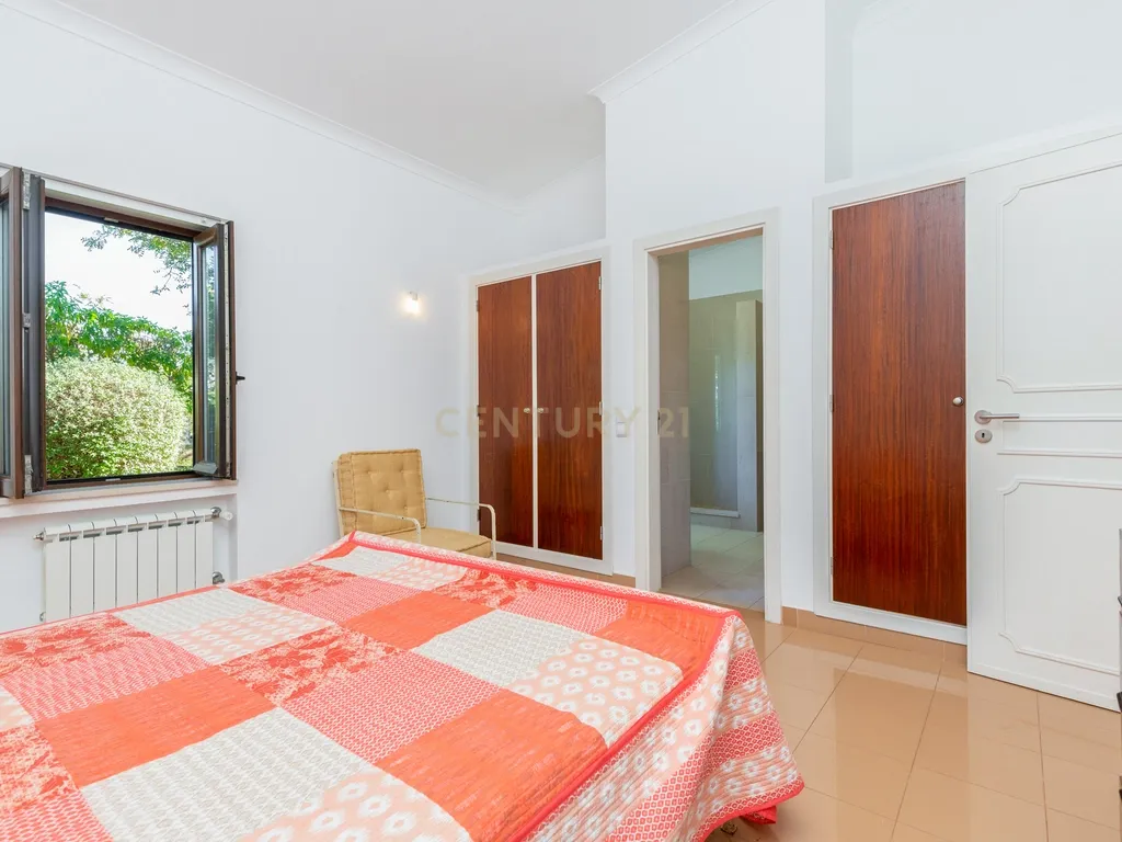 Moradia T4 Independente – Um Refúgio de Conforto e Elegância - Image 26