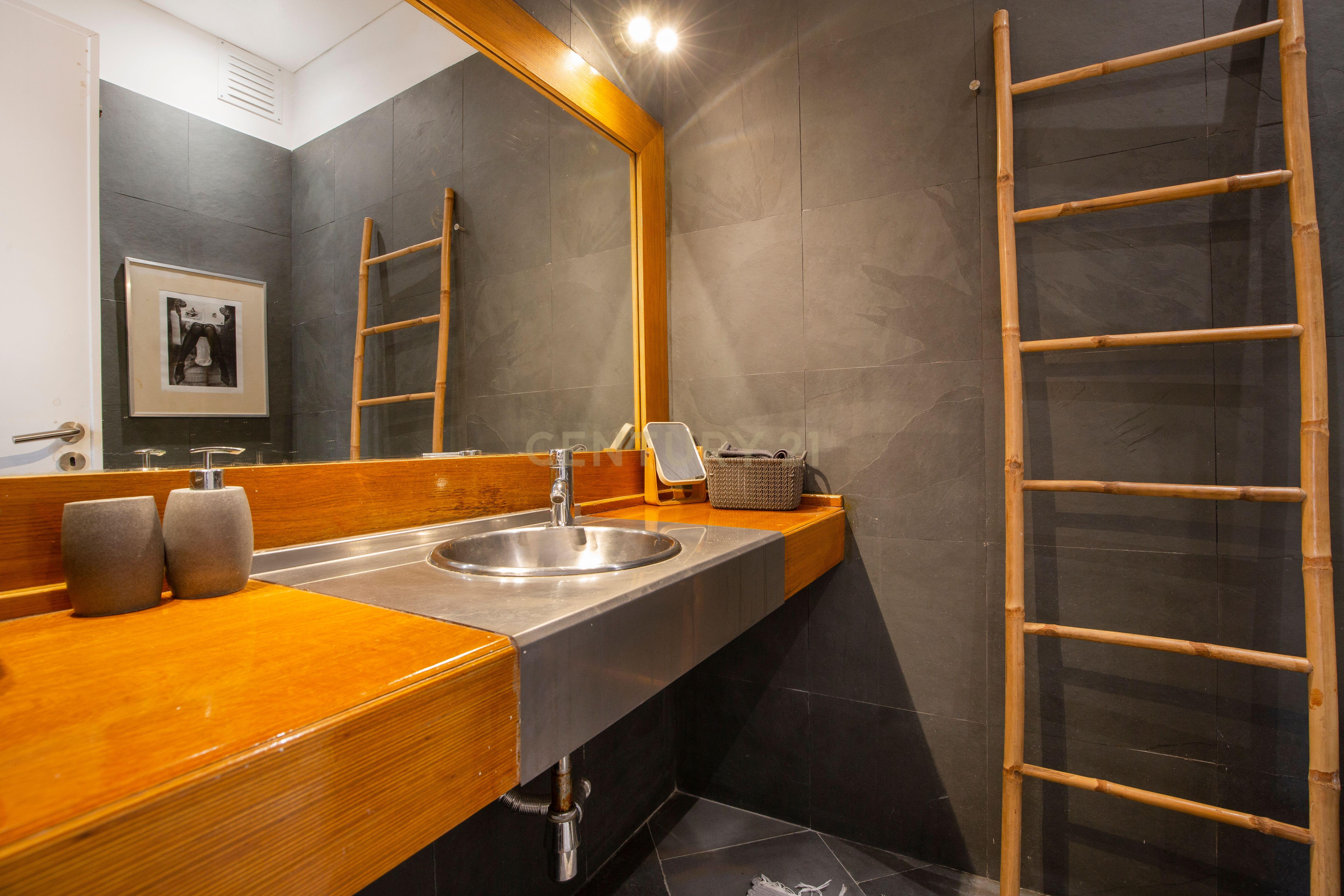 Charmoso Apartamento T1 com Deslumbrantes Vistas Água no Centro de Cascais" - Image 8