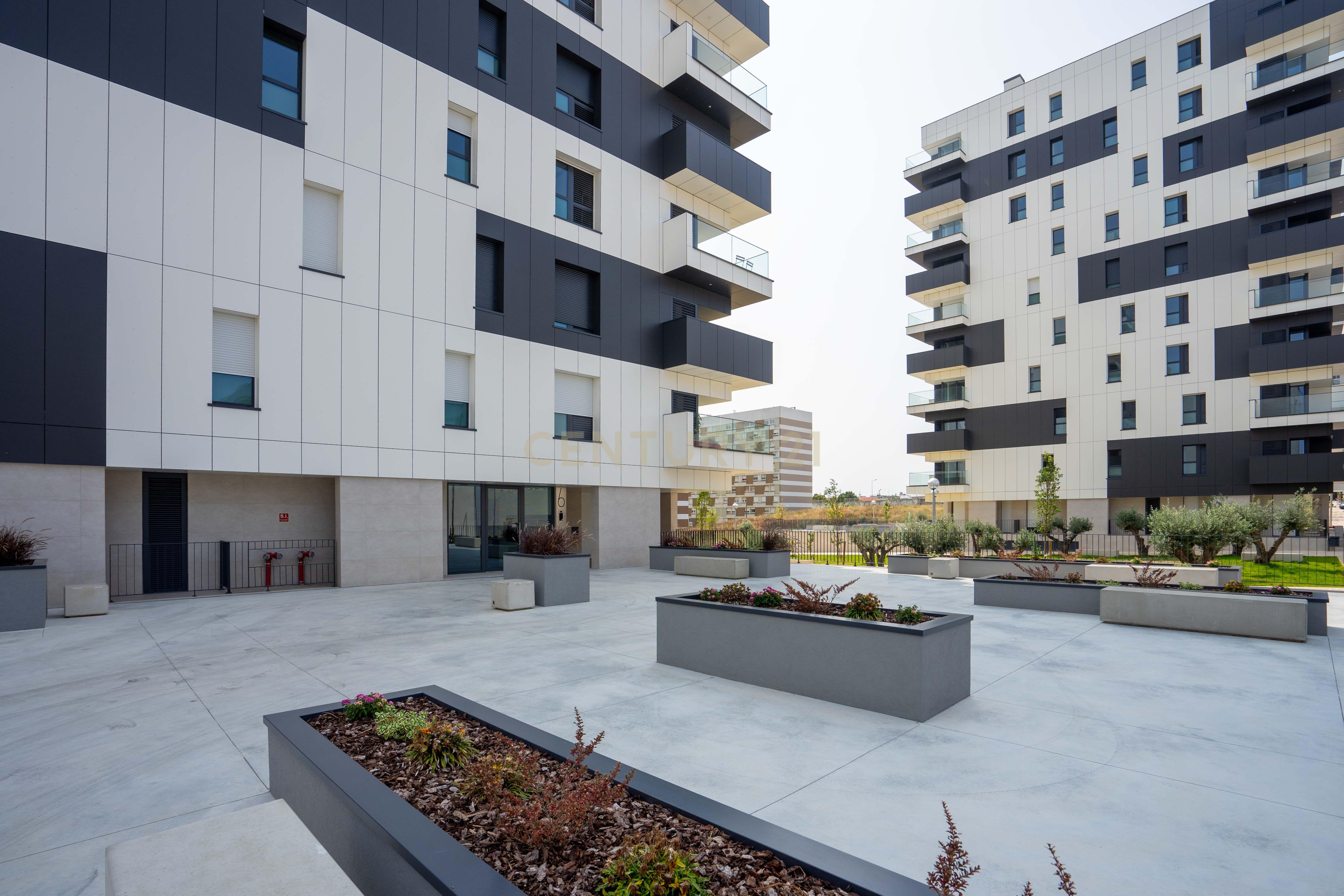 T1, Portela, Loures - Image 18
