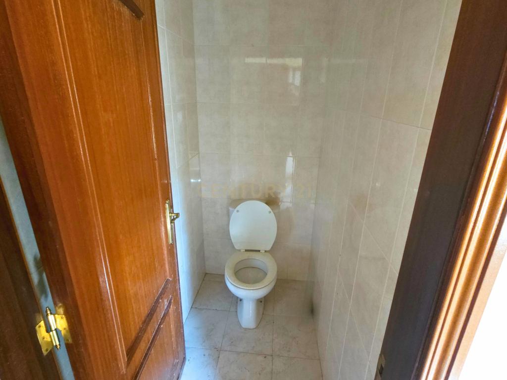 Loja Algés com 330 m2 - Image 10