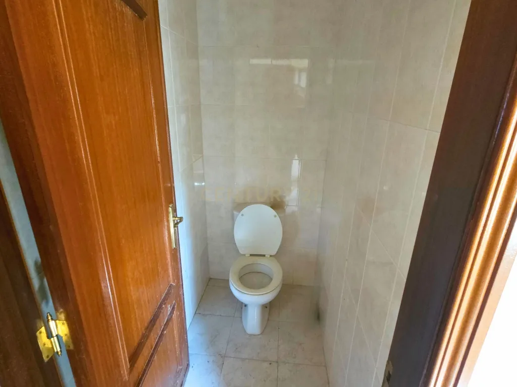 Loja Algés com 330 m2 - Image 10