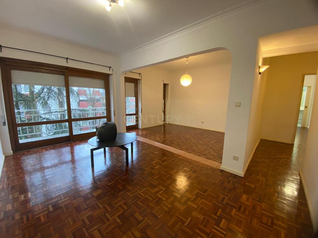 Apartamento T2 para Arrendamento - Image 12