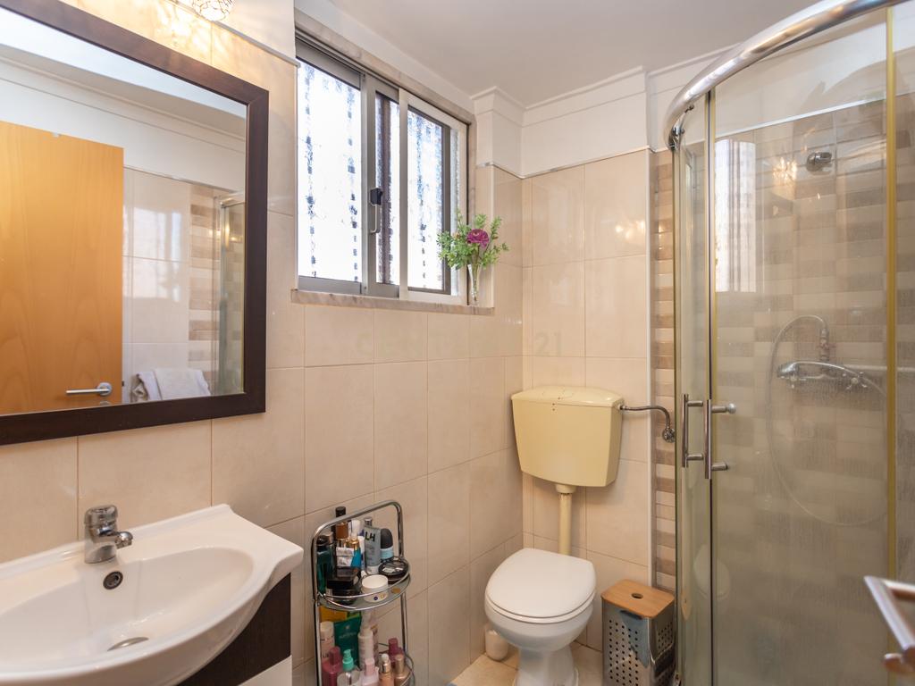 LOJA TRANSFORMADA EM AMPLO APARTAMENTO T1 REMODELADO EM PAIO PIRES - Image 15