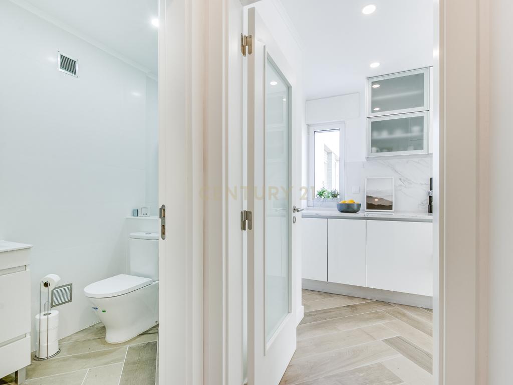 Apartamento T4 com 3 Suites, em zona Prime de Algés - Image 13