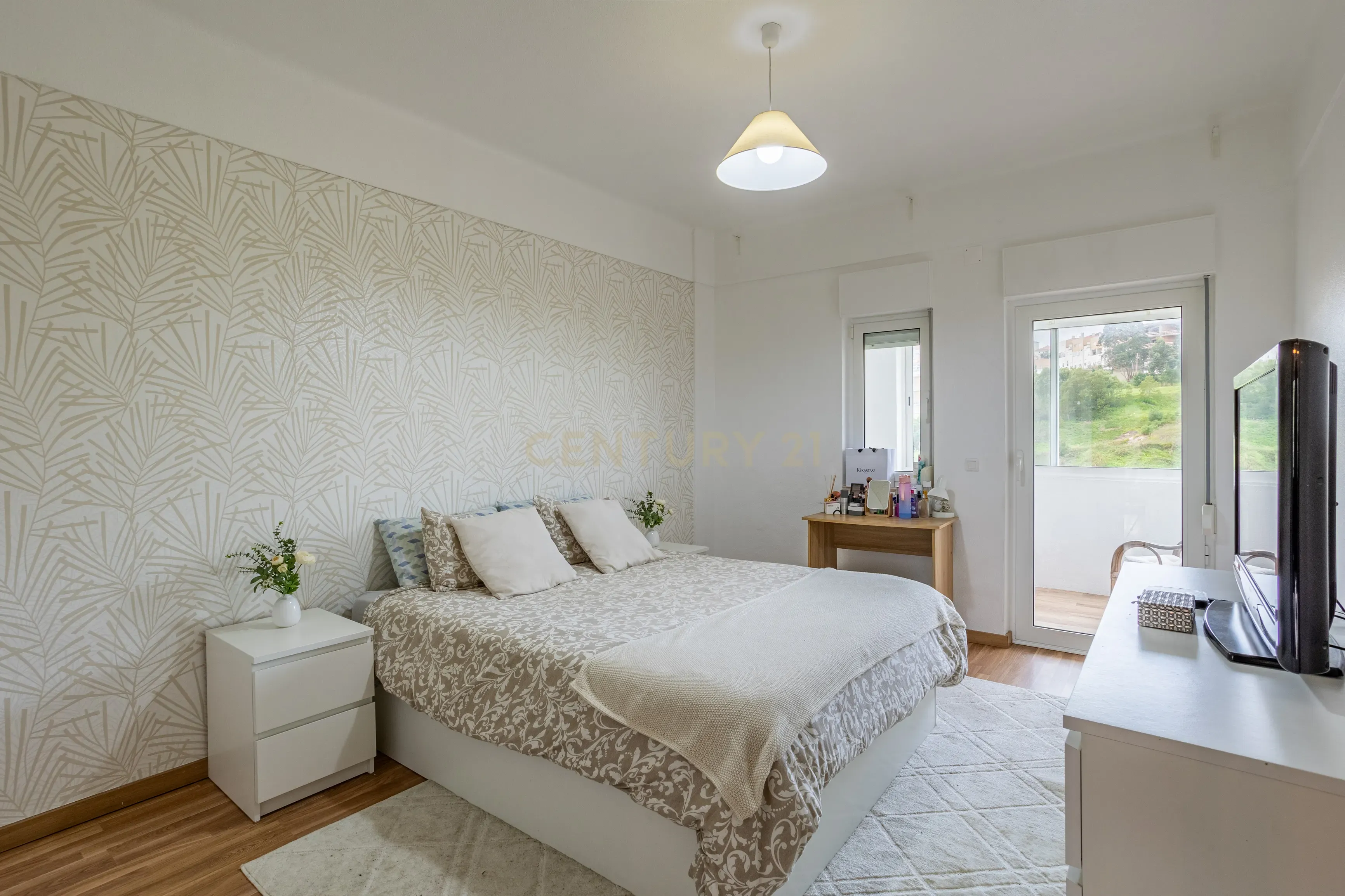 Apartamento T2 na Nazaré - Totalmente Remodelado com Vista Mar - Image 12