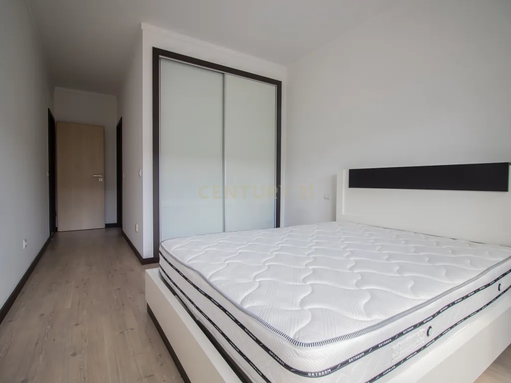 Apartamento T3 c/ 2 Varandas, Garagem Dupla e Terraço com Sala de Eventos - Image 19