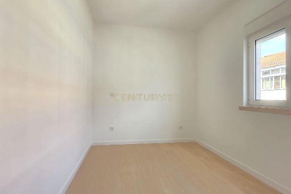 Fotografia 7 de Apartamento T1 Remodelado no Centro da Amadora