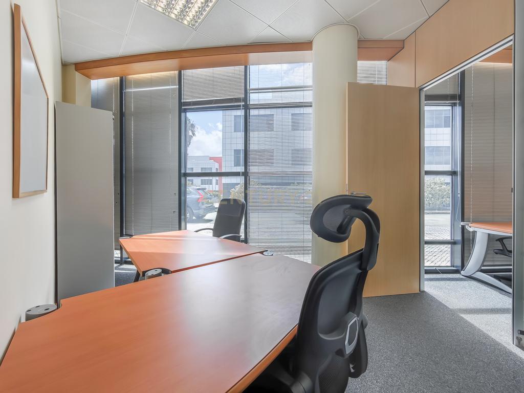 Arrendamento de escritório com 2 salas de reuniões e sala comum | Arrecadação | 1 Parqueamento Beloura Office Park - Image 16