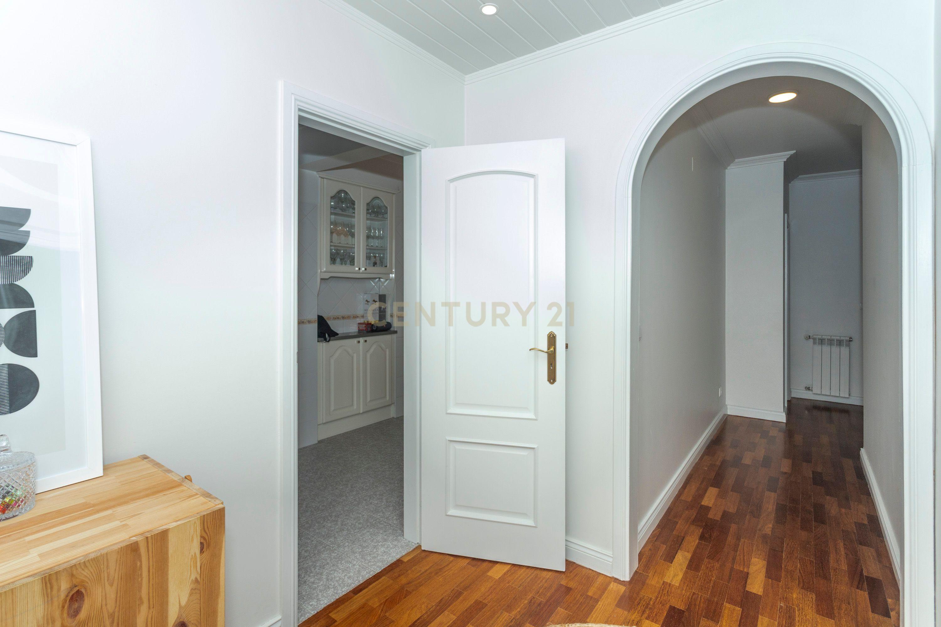 Apartamento T3 c/ Box - Centro de Torres Vedras - Image 2