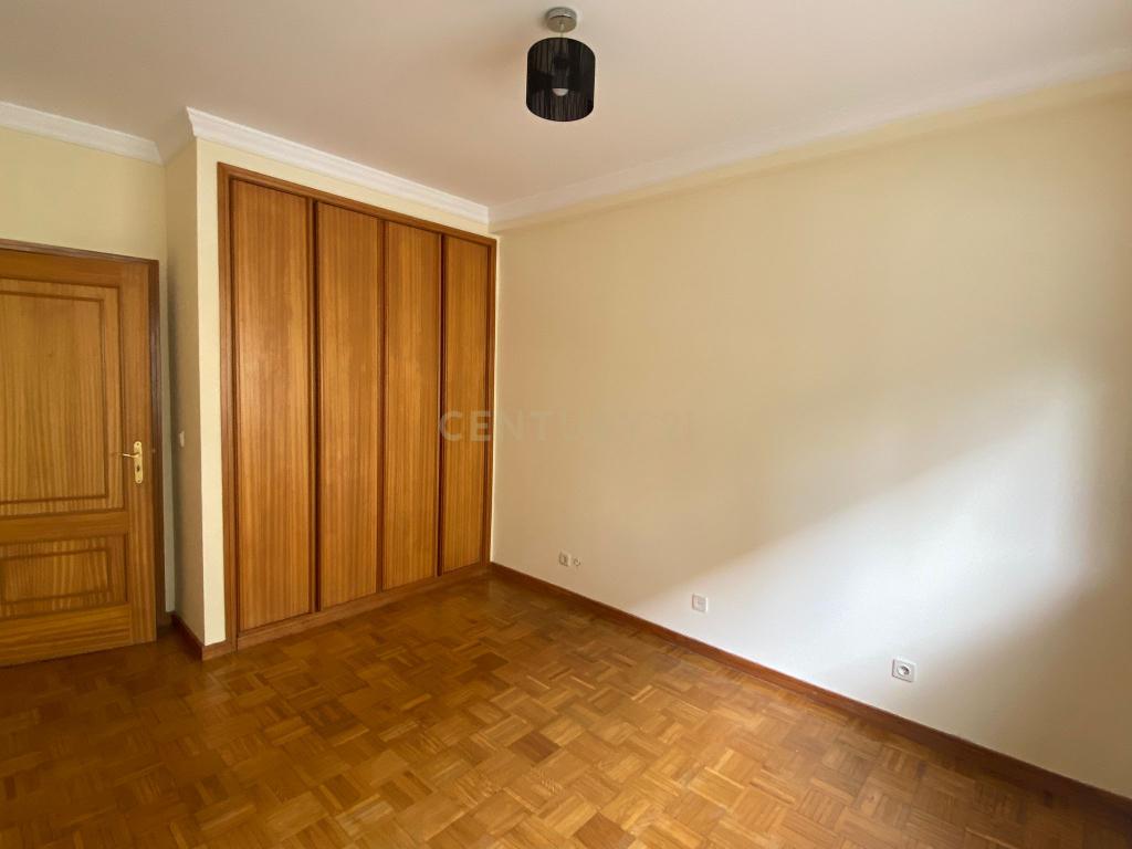 Apartamento T1 com Varanda e Garagem,  Águas Santas, Maia  - Image 3