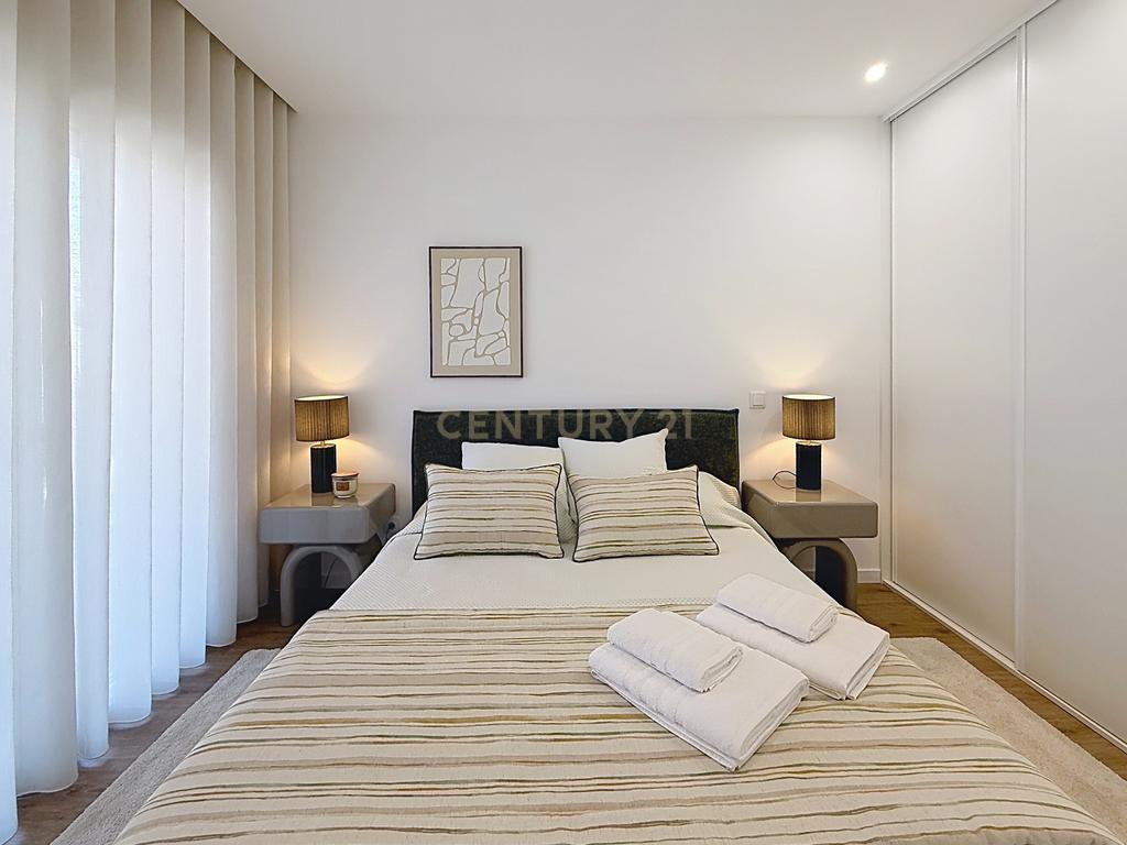 Apartamento Novo com Terraço e Piscina Privativa em Nazaré - Image 28