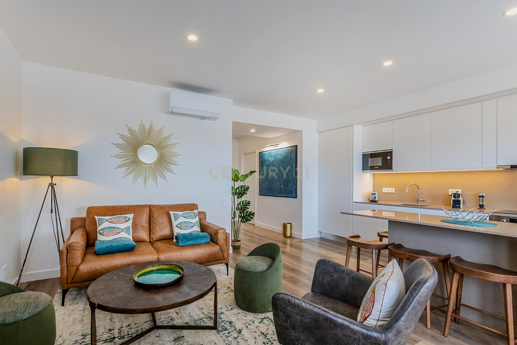 Penthouse T3 de Luxo no 20.º e Último Piso | Vista Mar Única sobre Ponta Delgada - Image 16