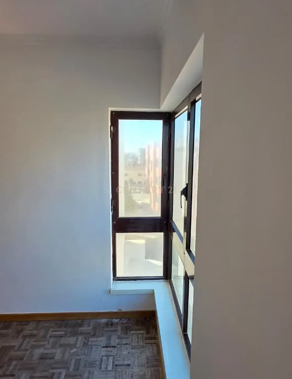 Arrenda-se apartamento T2 para 2º Andar com Elevador em Peniche edifício Berlenga. Se procura uma zona - Image 13