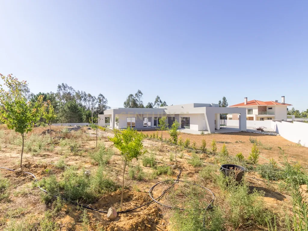 Vila Alegre / Fernão Ferro - Luxuosa moradia isolada térrea de 4 assoalhadas com arquitetura comtemporânea inserida em lote de 2775 m² - Image 36