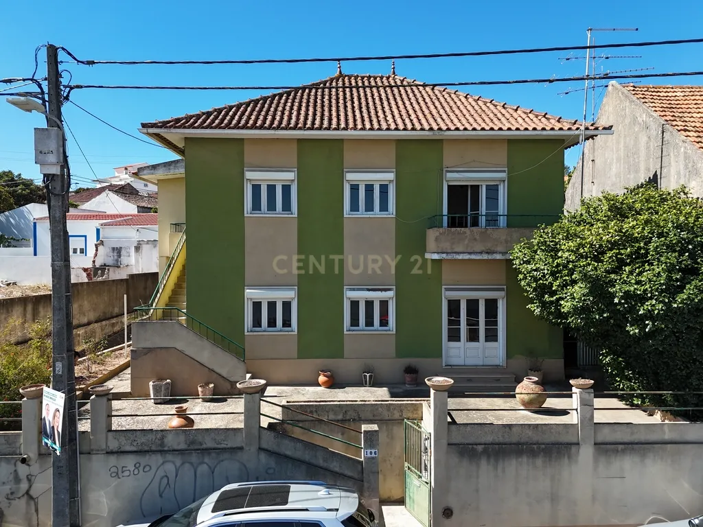 Moradia Bi-familiar com terreno de 800m2 urbanos - Paredes, Alenquer - Image 6
