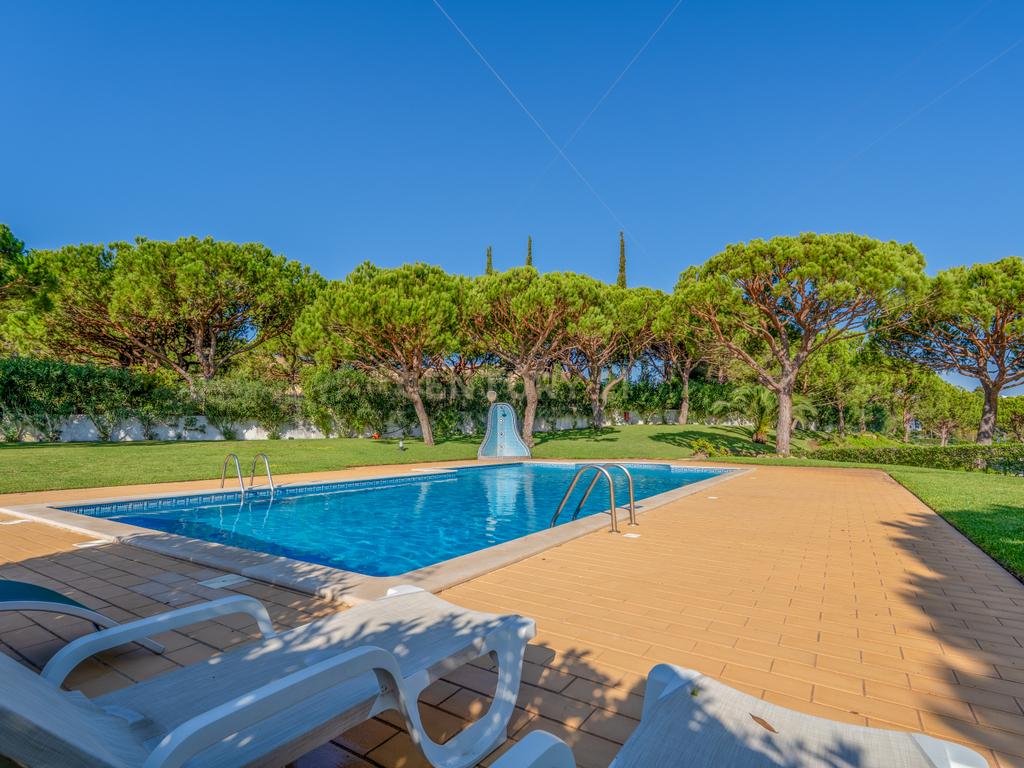 Moradia com Piscina na Praia da Falésia em condomínio privado com grande Jardim. - Image 4