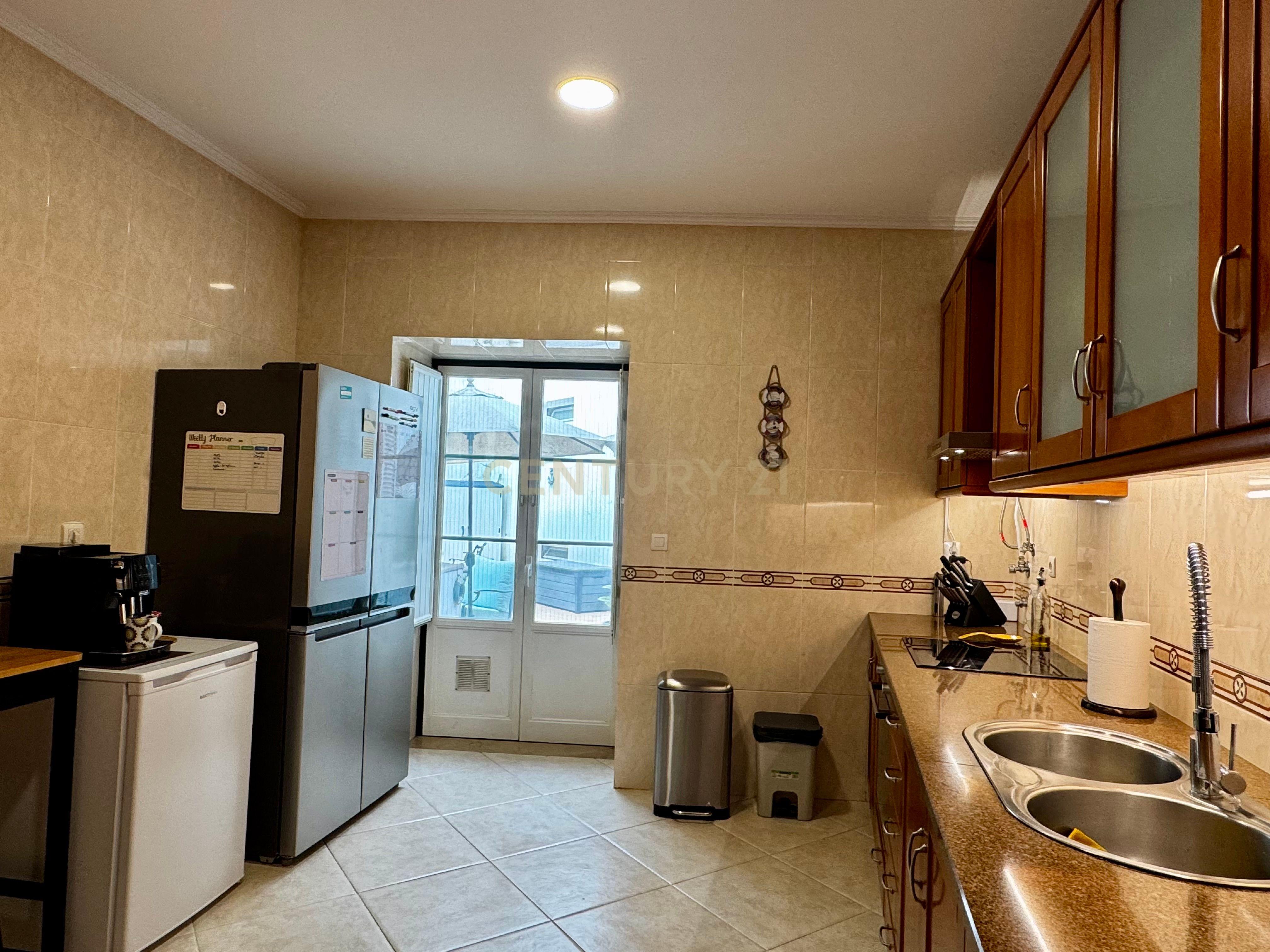 🏡 T3 com Terraço Privativo na Avenida Luísa Todi – Setúbal - Image 4