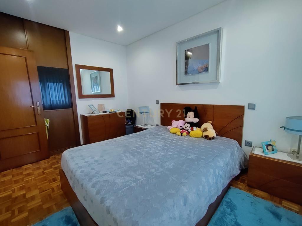 Apartamento T3 com Terraço e Vista na Póvoa de Varzim - Image 14